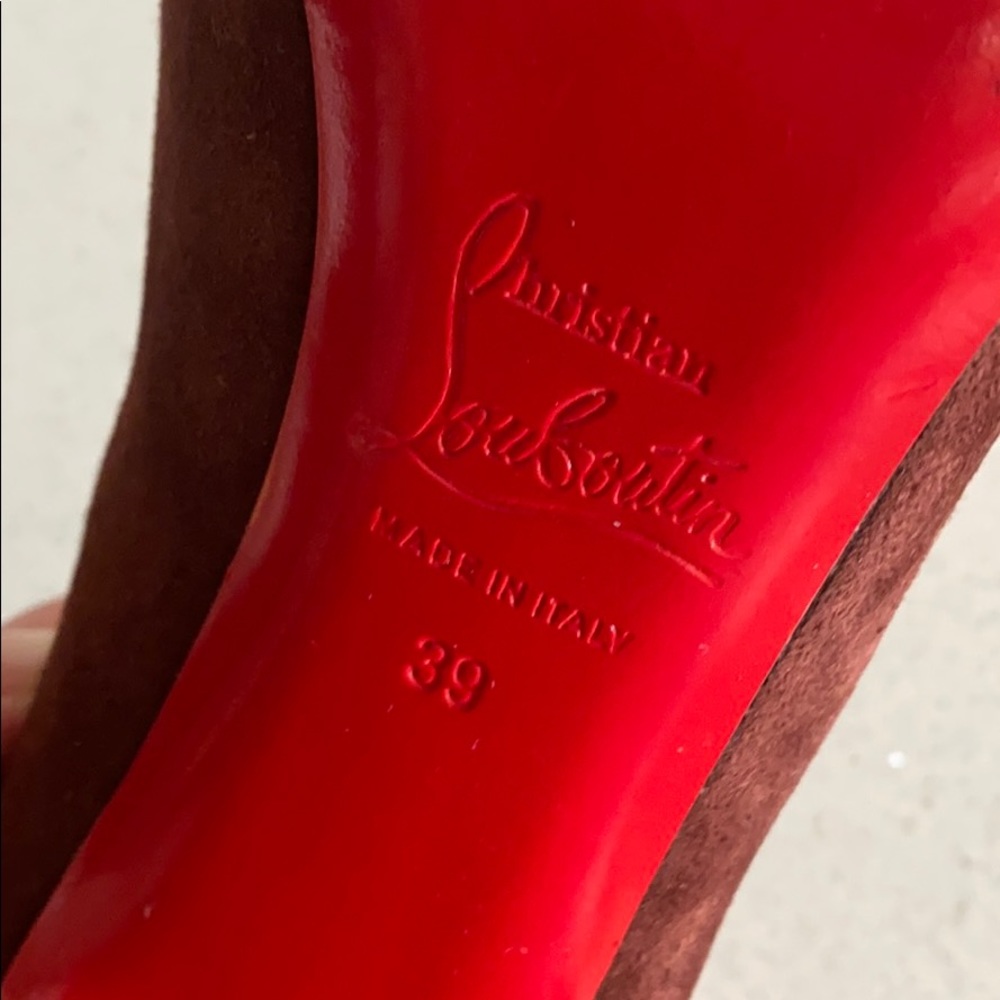 Classic Christian Louboutin heel in mahogany suede - Picture 7 of 9